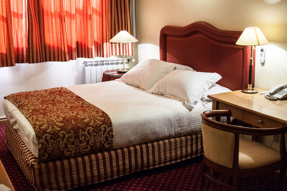 Chagala Atyrau Hotel Ngoại thất bức ảnh