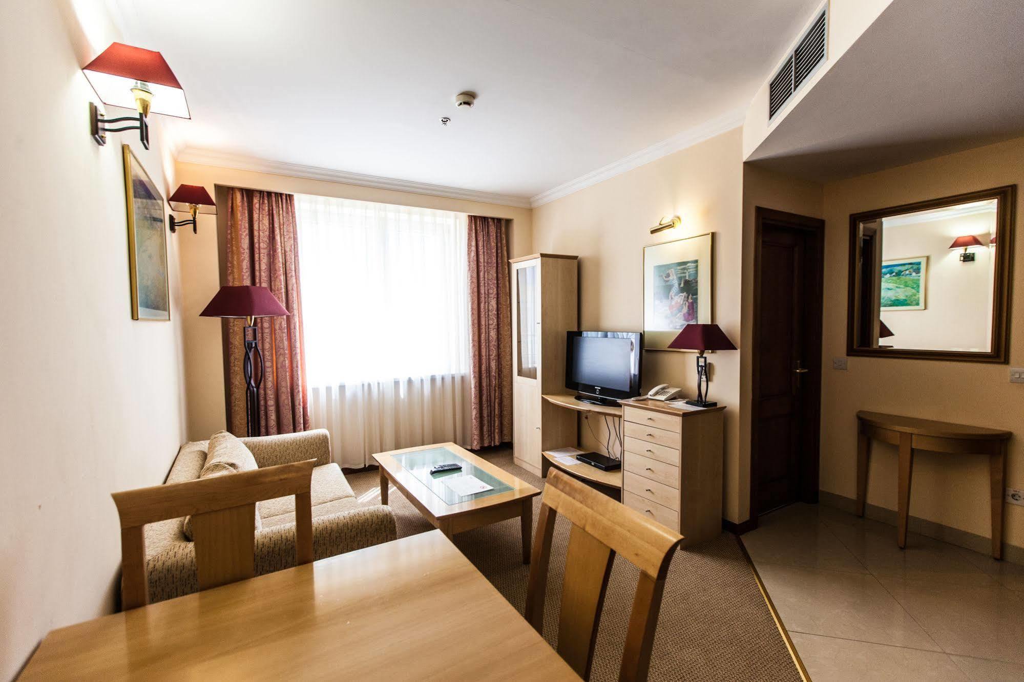 Chagala Atyrau Hotel Ngoại thất bức ảnh