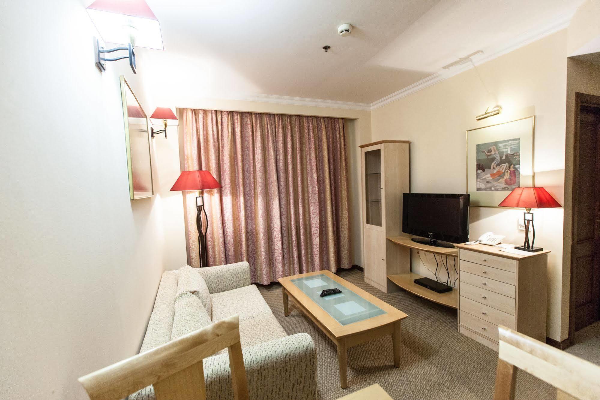Chagala Atyrau Hotel Ngoại thất bức ảnh