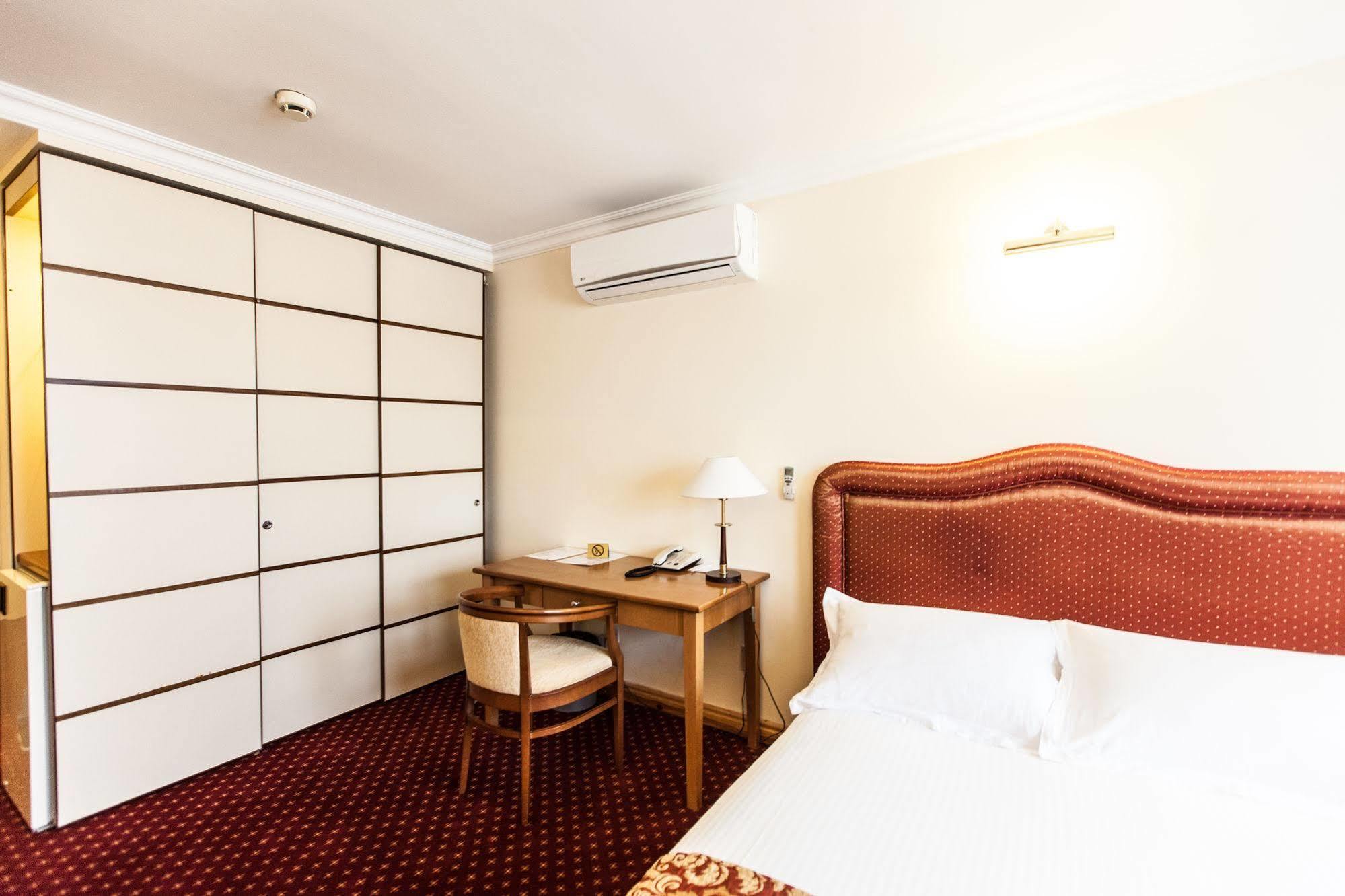 Chagala Atyrau Hotel Ngoại thất bức ảnh