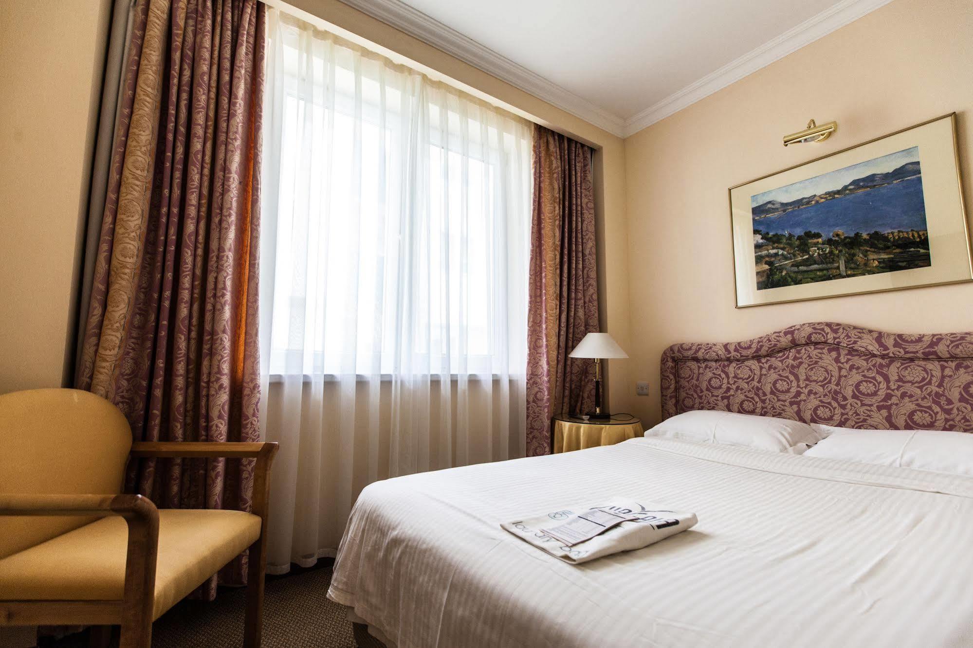 Chagala Atyrau Hotel Ngoại thất bức ảnh