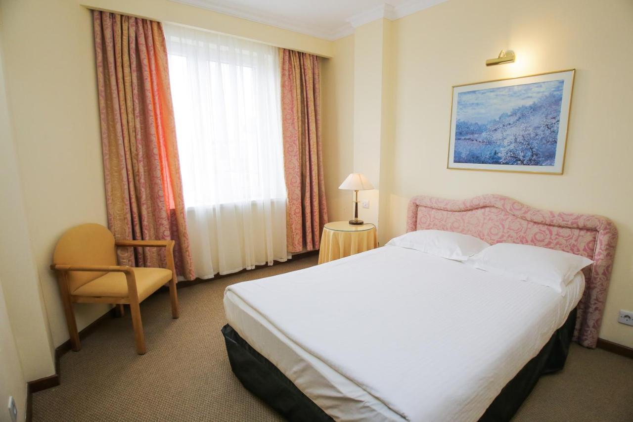 Chagala Atyrau Hotel Ngoại thất bức ảnh